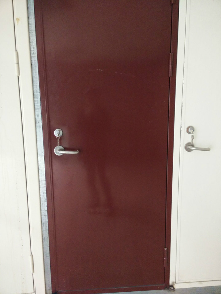 百色消防门选择指南 钢质、木质与不锈钢防火门的特性与应用